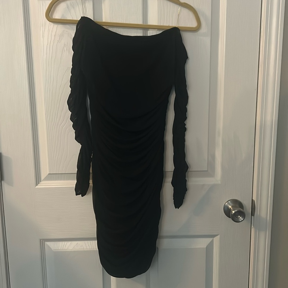 Off the shoulder mesh sleeve cinched dress